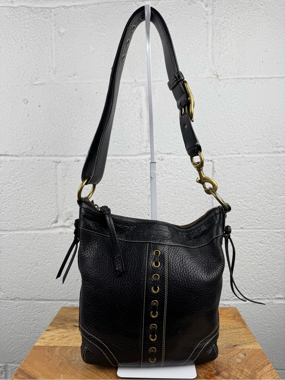 Coach Black Pebbled Leather Grommet Detail Shoulder Bag Style 10399 Brass